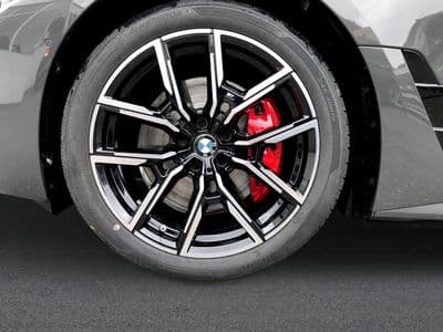 BMW i4 xDrive40 - Thumbnail 3