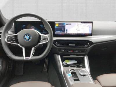 BMW i4 xDrive40 - Thumbnail 9