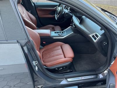 BMW i4 xDrive40 - Thumbnail 10