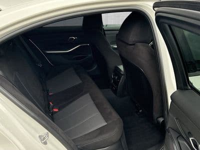 BMW 320d xDrive - Thumbnail 8