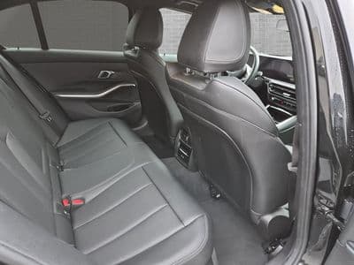 BMW 320d xDrive - Thumbnail 9