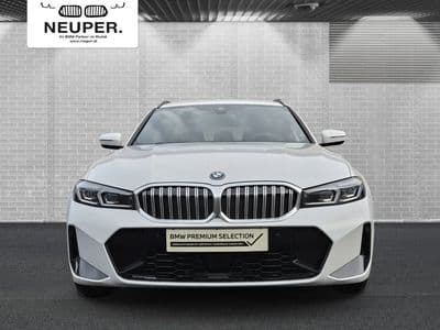 BMW 330e xDrive - Thumbnail 2