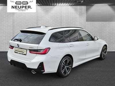 BMW 330e xDrive - Thumbnail 3