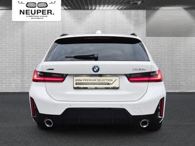 BMW 330e xDrive - Thumbnail 4