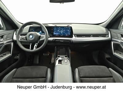 BMW iX1 xDrive30 - Thumbnail 11