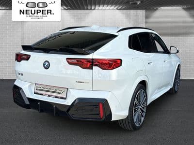 BMW iX2 eDrive20 - Thumbnail 6