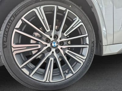 BMW iX1 eDrive20 - Thumbnail 3
