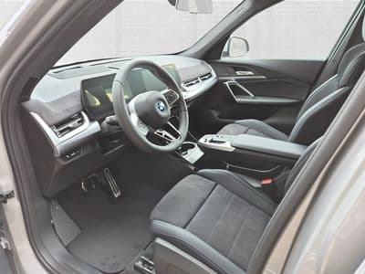 BMW iX1 eDrive20 - Thumbnail 4