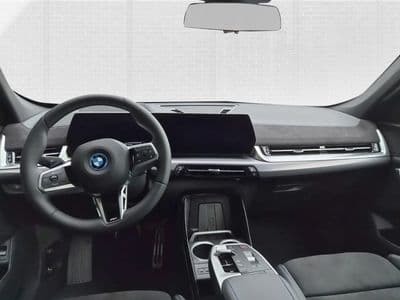 BMW iX1 eDrive20 - Thumbnail 10