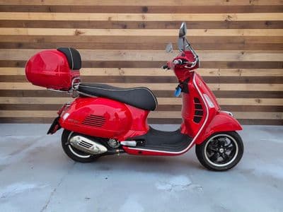 Vespa GTS 300 Super HPE ABS/ASR - Thumbnail 1