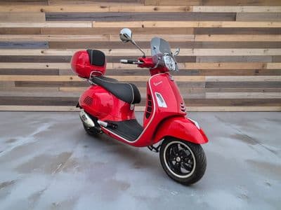 Vespa GTS 300 Super HPE ABS/ASR - Thumbnail 2