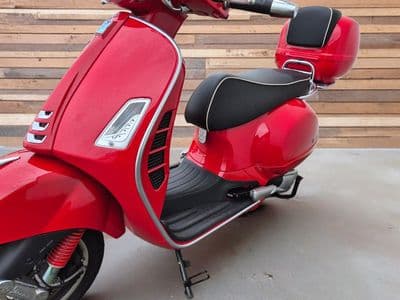 Vespa GTS 300 Super HPE ABS/ASR - Thumbnail 3