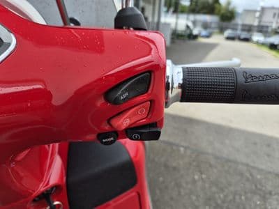 Vespa GTS 300 Super HPE ABS/ASR - Thumbnail 7