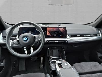 BMW iX1 xDrive30 - Thumbnail 6