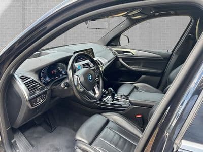 BMW iX3 - Thumbnail 6