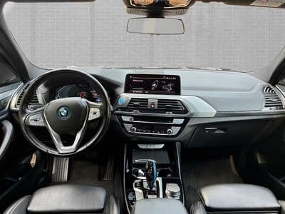 BMW iX3 - Thumbnail 7