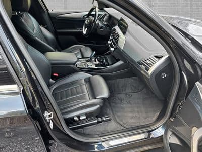 BMW iX3 - Thumbnail 10