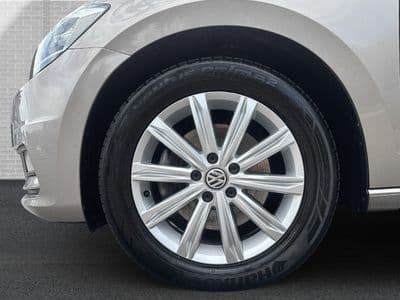 VW Touran Highline 2,0 BMT TDI DSG - Thumbnail 5