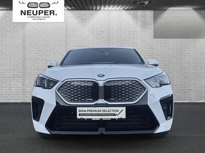 BMW iX2 eDrive20 - Thumbnail 2