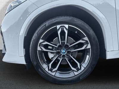 BMW iX2 eDrive20 - Thumbnail 3